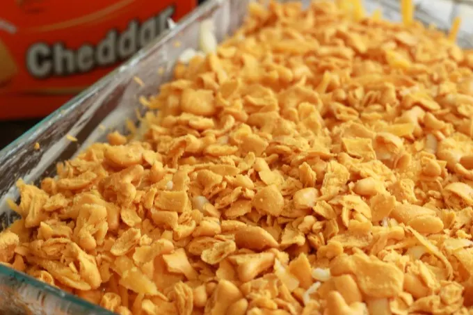 Goldfish-Crackers-Baked-Mac-N-Cheese