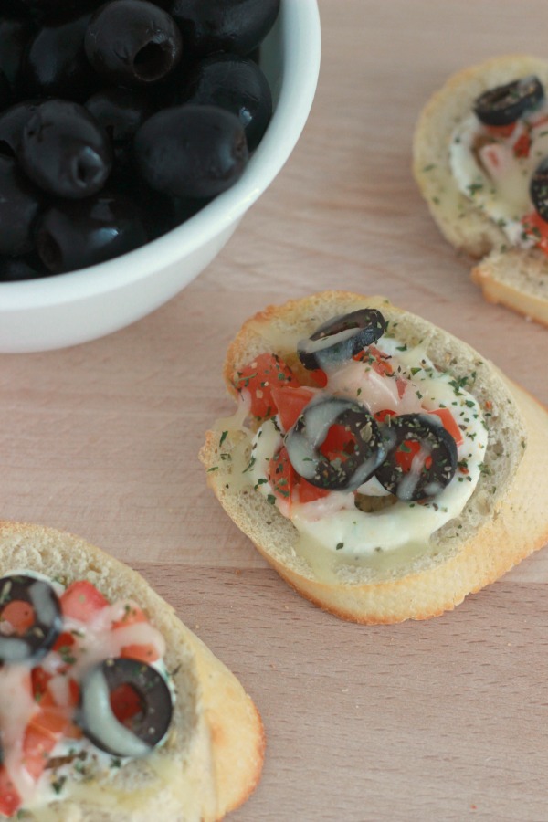 Easy Baguette Appetizer. This appetizer can be put together quickly, it's perfect for any occasion and tastes delicious! 
