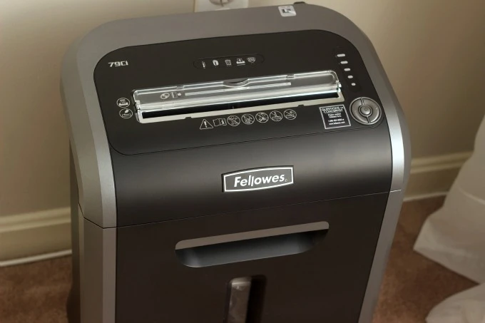 fellowes-paper-shredder