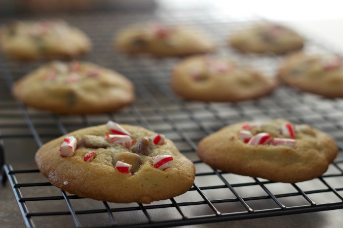 chocolate-chip-peppermint-cookies-cooling-rack