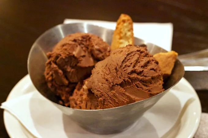 carrabbas-chocolate-hazelnut-gelato