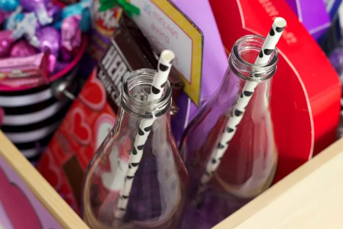 glass-bottles-valentines-day-basket