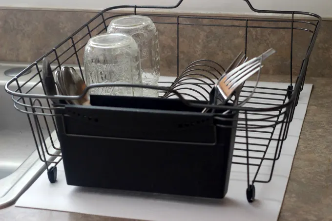 Keep Your Kitchen Clean and Organized with a Dish Drying Rack with