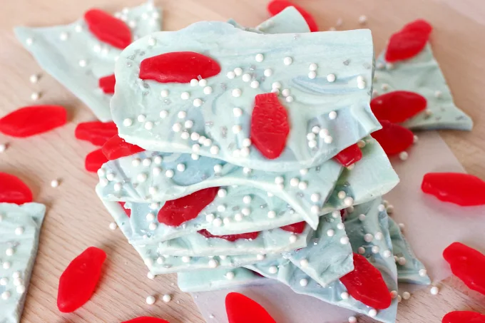 Under the Sea Chocolate Bark-STEM learning can happen at home, and this recipe is one example. Check out this fun and educational activity that your kids will enjoy!