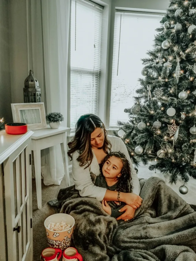 Simple Ways to Create Memories During the Holidays – Simple activities that will help you connect with your family during the holidays!