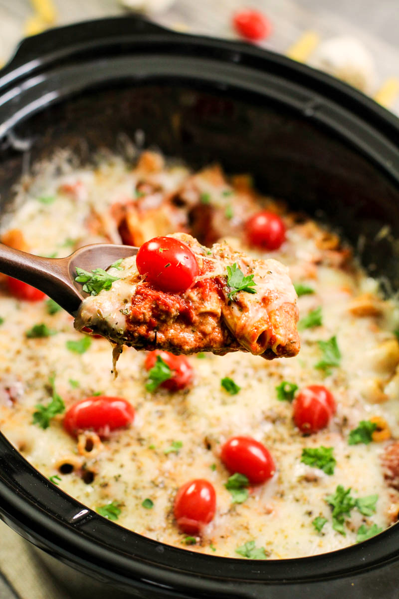 This delicious and creamy slow cooker pizza casserole makes the perfect dinner on busy weeknights!