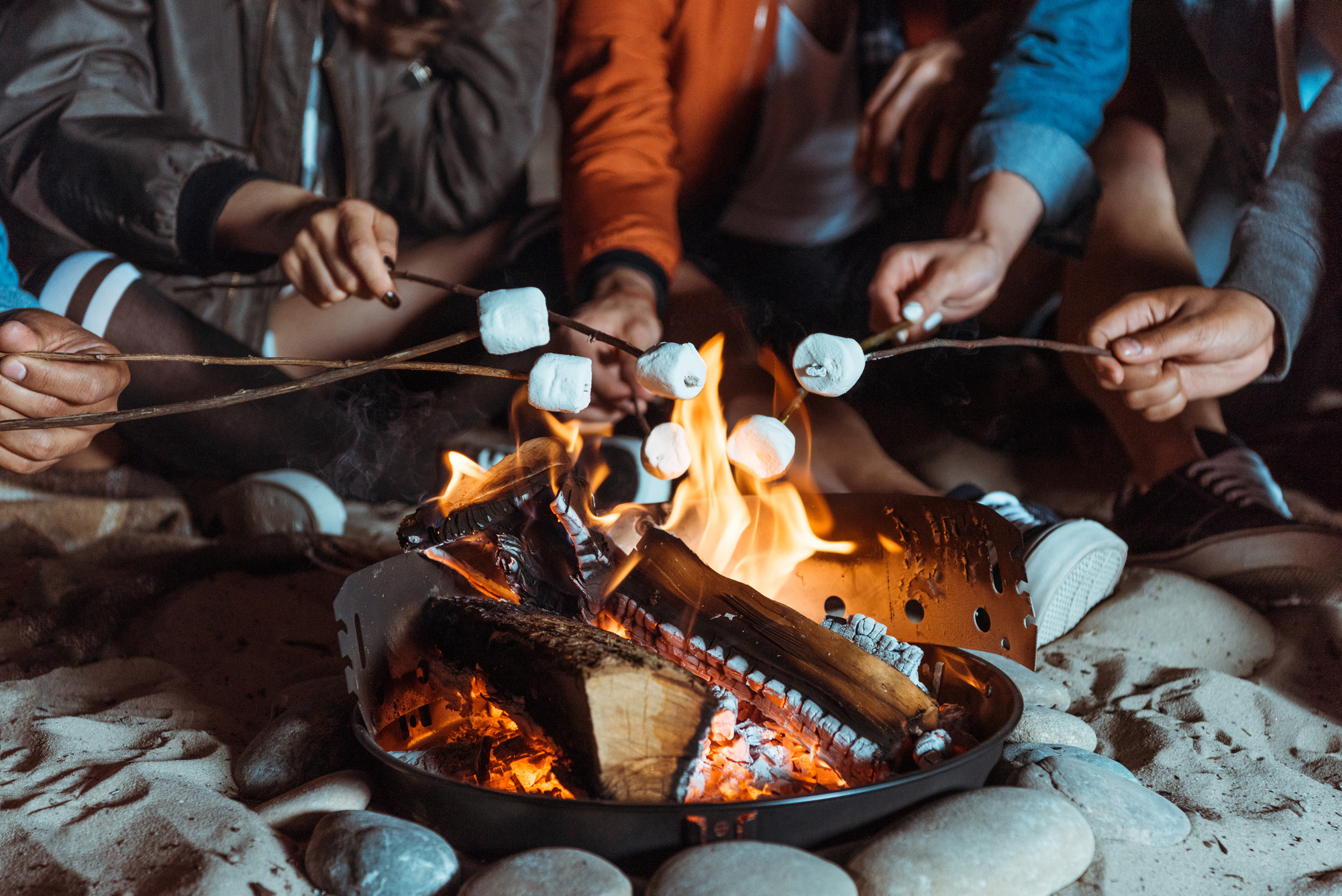 enjoy-a-bonfire-with-smores-the-latina-homemaker