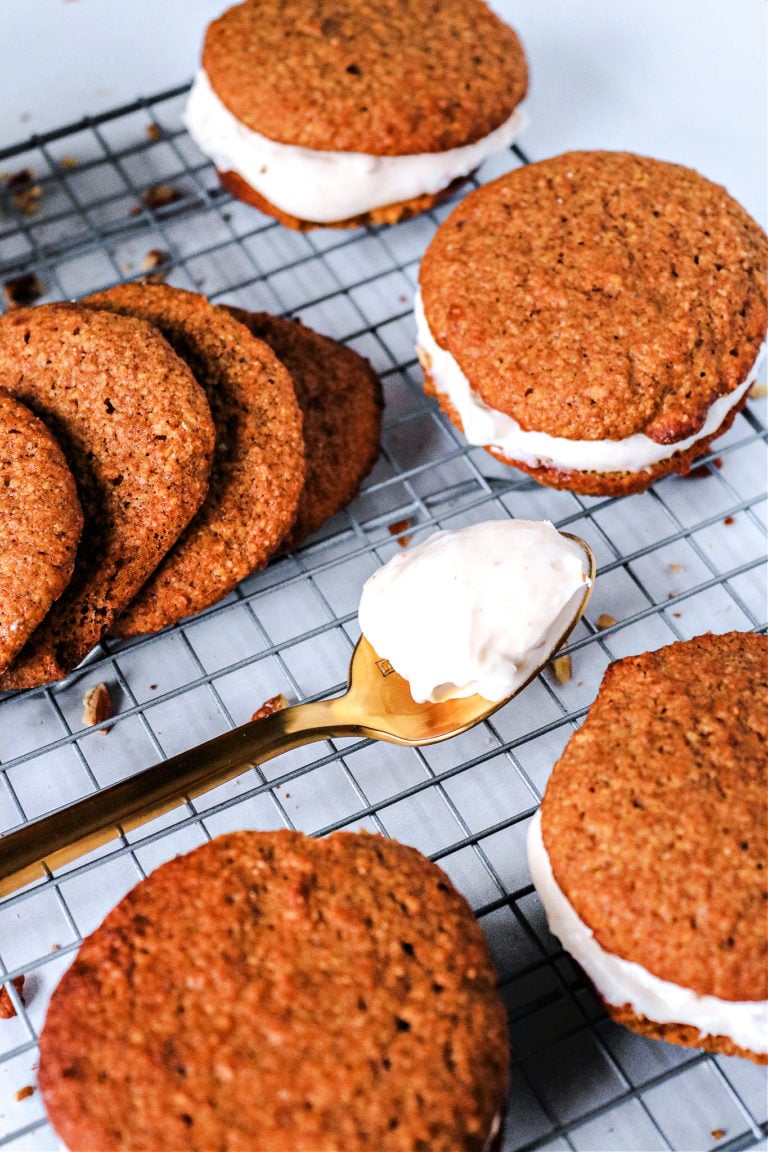 keto pumpkin whoopie pies